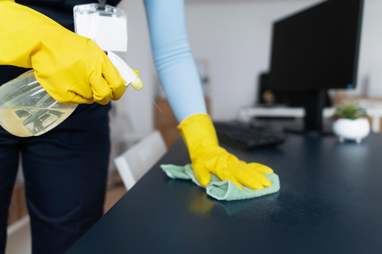 Schoonmakers die uw werkplek laten stralen